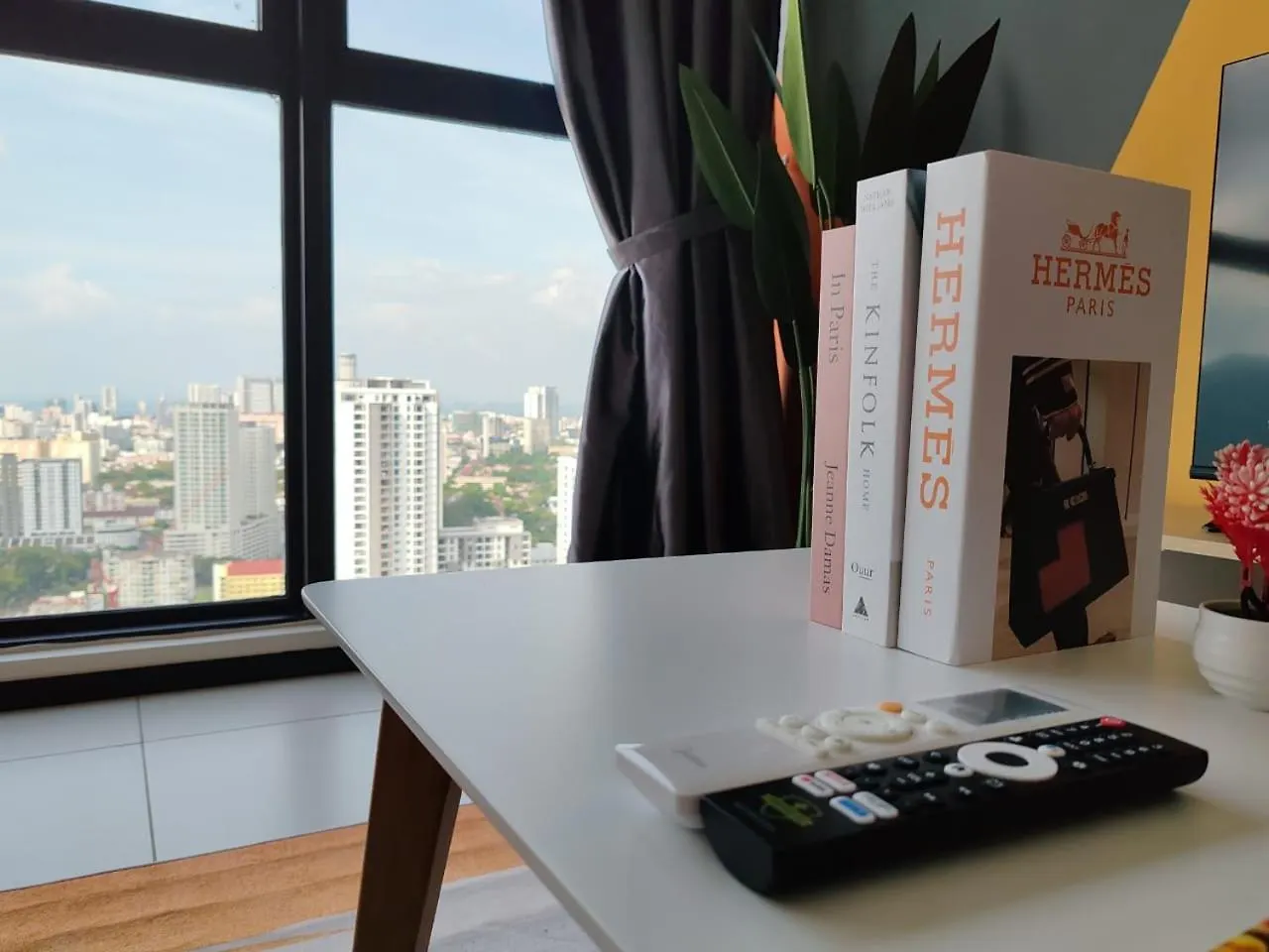 Urban Simplicity Suite, 5 Pax, 2 Car Parks At Urban Suites Georgetown By Superstay Jelutong