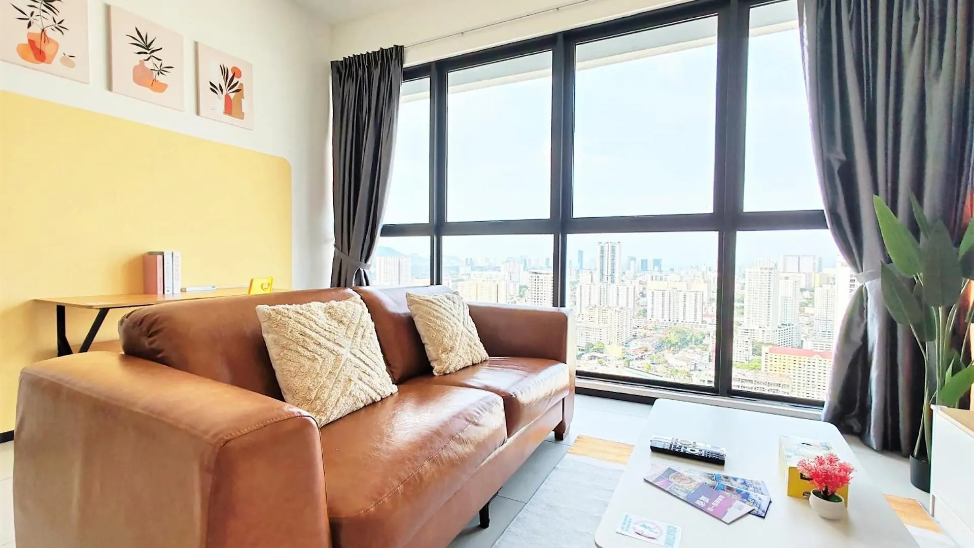 Apartment Urban Simplicity Suite, 5 Pax, 2 Car Parks At Urban Suites Georgetown By Superstay Jelutong