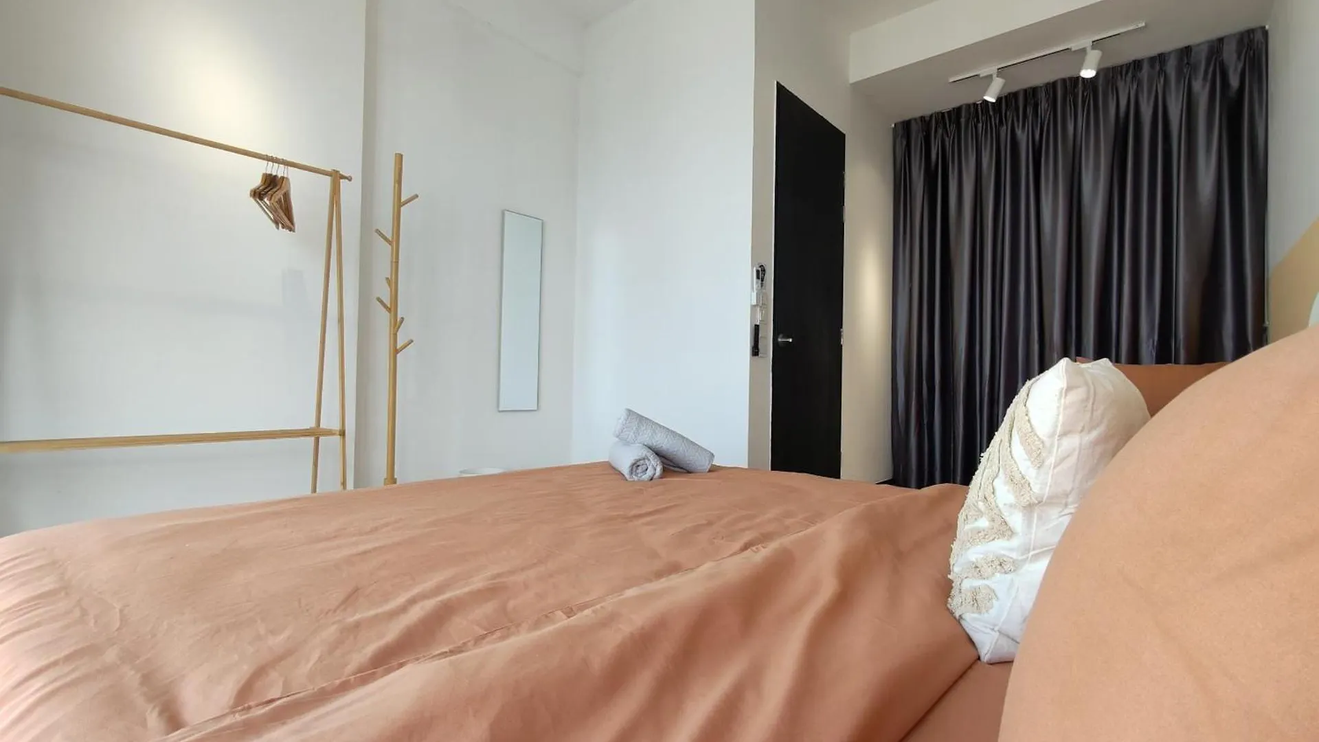 Urban Simplicity Suite, 5 Pax, 2 Car Parks At Urban Suites Georgetown By Superstay Jelutong Ma­lay­sia