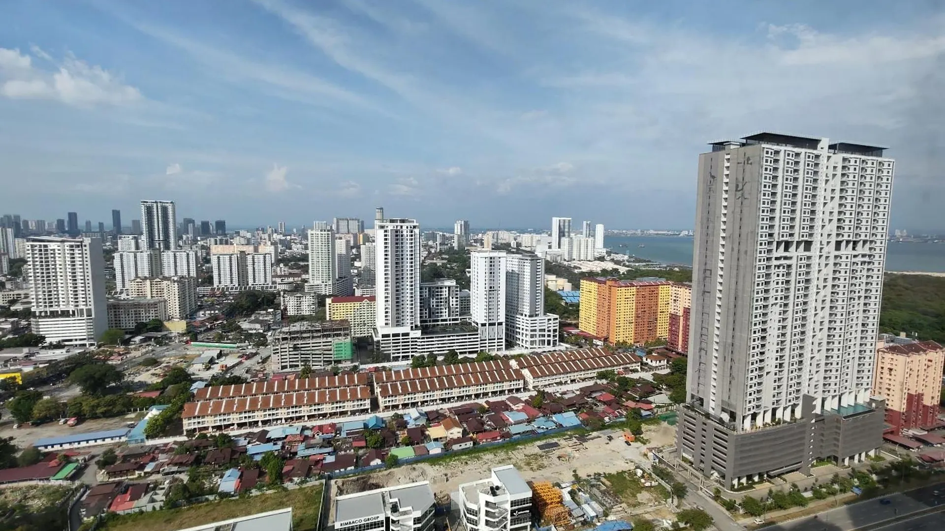 Apartment Urban Simplicity Suite, 5 Pax, 2 Car Parks At Urban Suites Georgetown By Superstay Jelutong