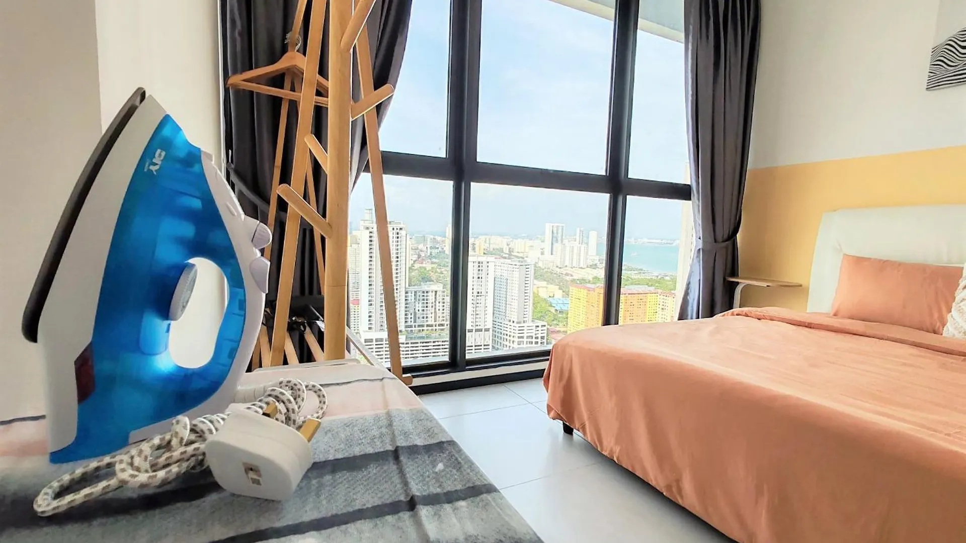 Urban Simplicity Suite, 5 Pax, 2 Car Parks At Urban Suites Georgetown By Superstay Jelutong