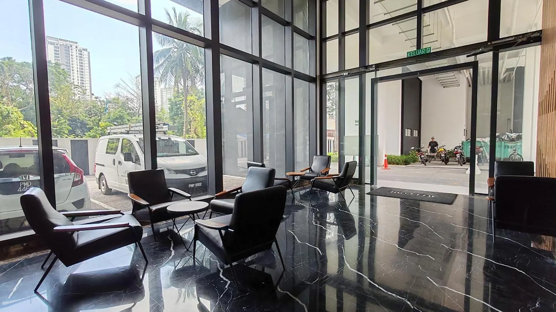 Apartment Urban Simplicity Suite, 5 Pax, 2 Car Parks At Urban Suites Georgetown By Superstay Jelutong