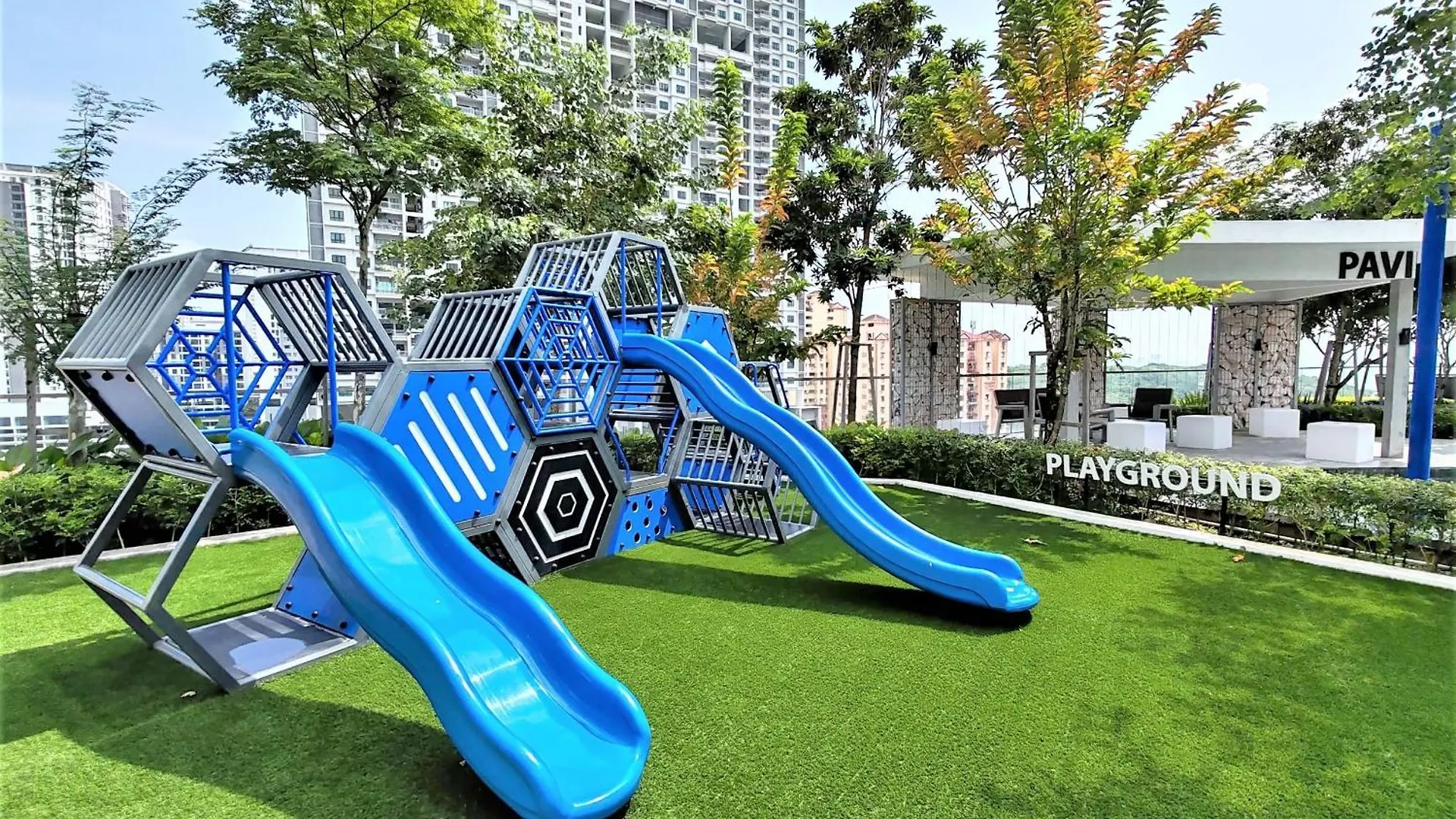 Apartment Urban Simplicity Suite, 5 Pax, 2 Car Parks At Urban Suites Georgetown By Superstay Jelutong