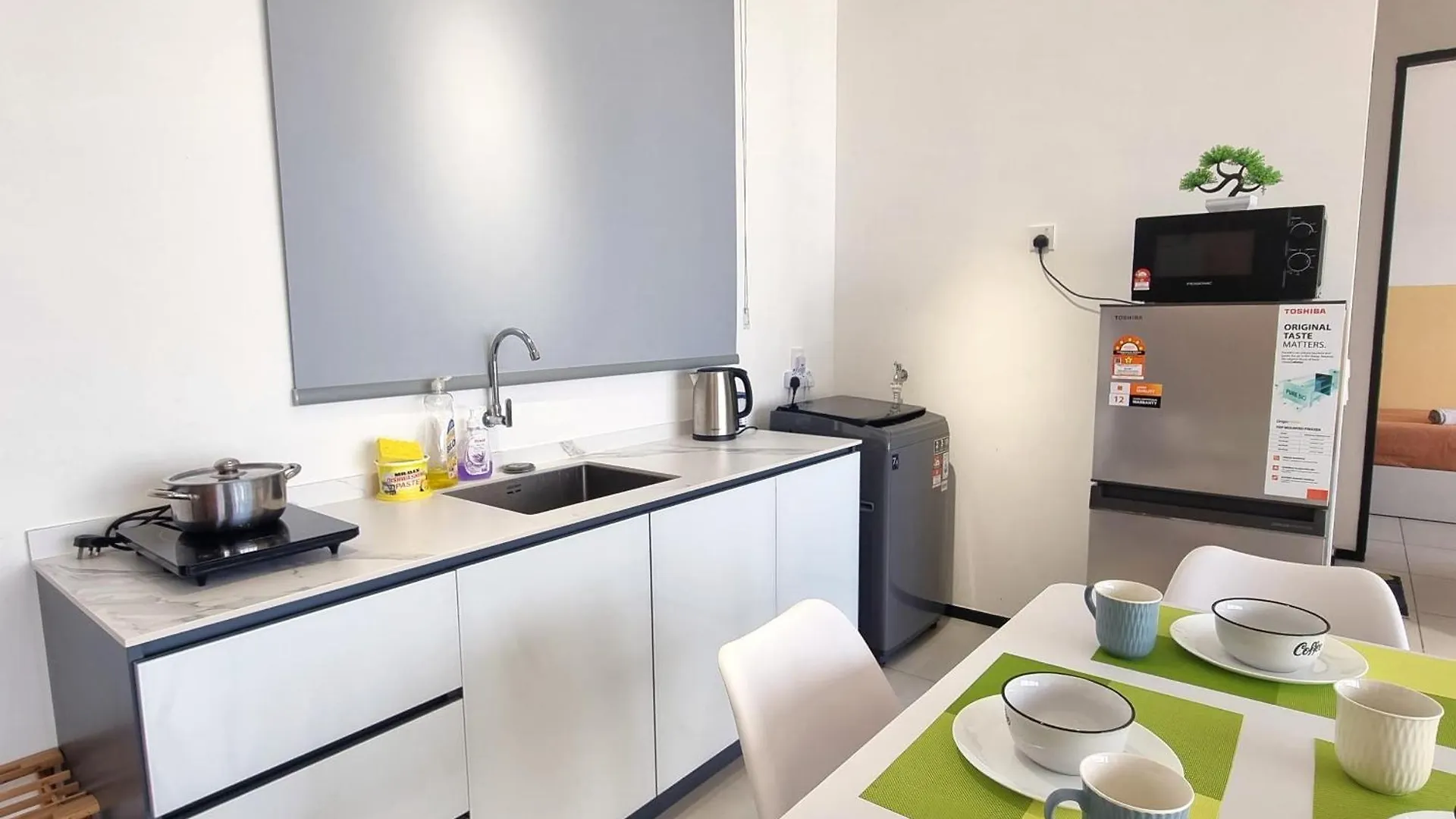 Urban Simplicity Suite, 5 Pax, 2 Car Parks At Urban Suites Georgetown By Superstay Jelutong Apartment