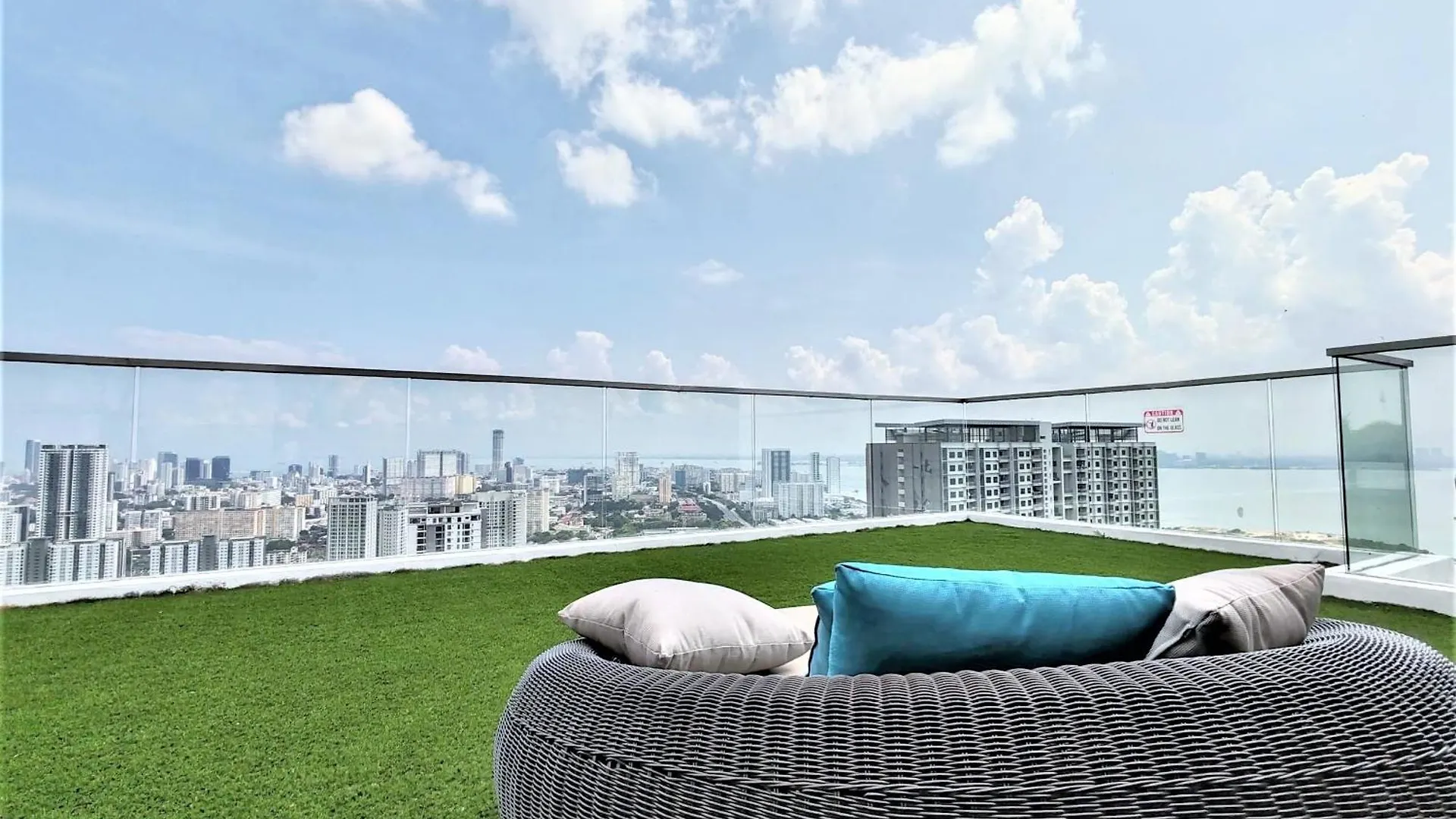 Urban Simplicity Suite, 5 Pax, 2 Car Parks At Urban Suites Georgetown By Superstay Jelutong Malasia