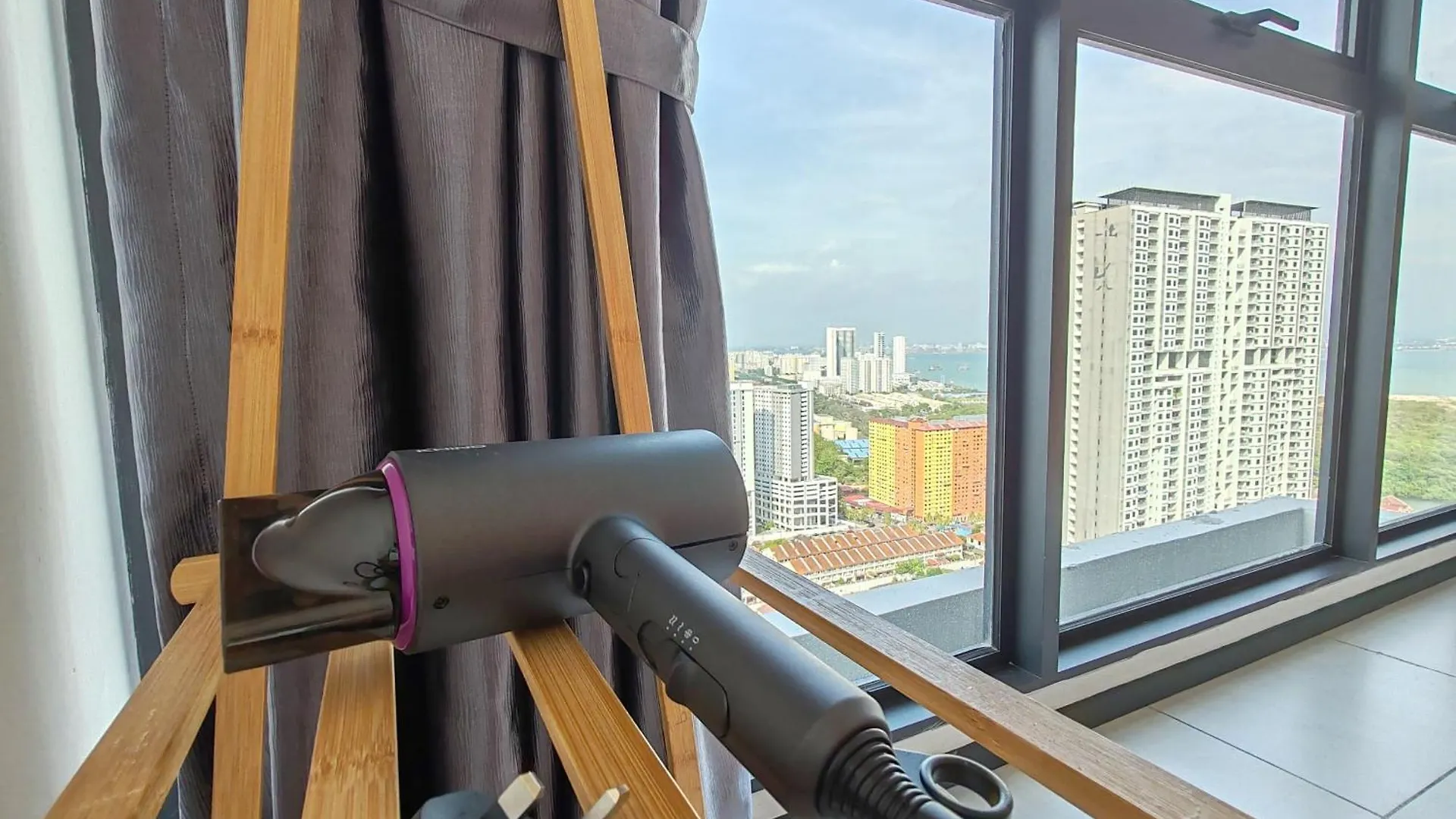 Urban Simplicity Suite, 5 Pax, 2 Car Parks At Urban Suites Georgetown By Superstay Jelutong 0*,  Malasia